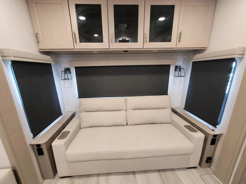 Grand Design Influence 3503gk 2024 alt