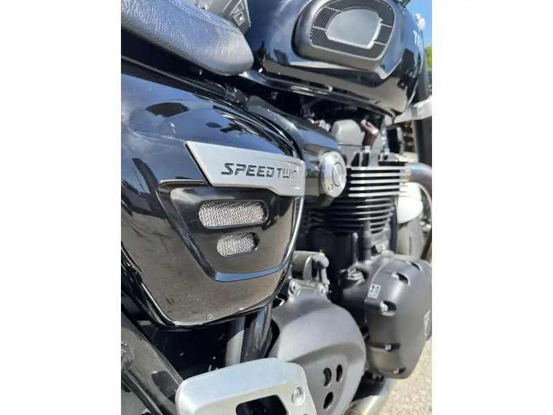 2022 Triumph Speed Twin Jet Black