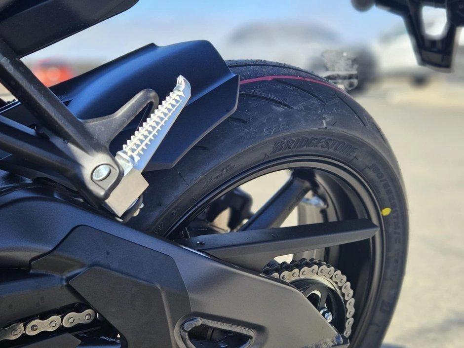 2025 Yamaha Mt-10 alt