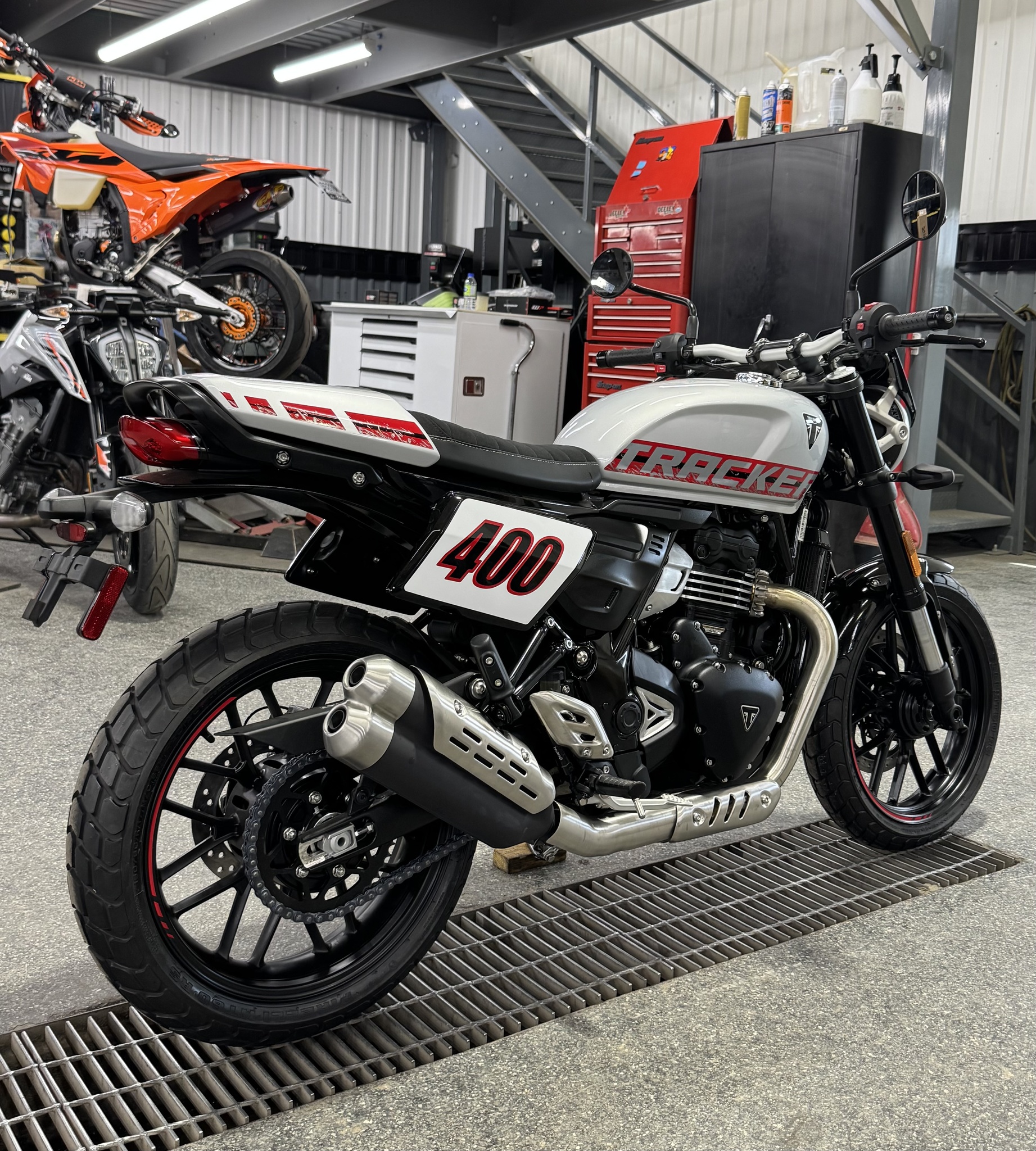 2027 Triumph TRACKER 400 ARGENT thumbnail 2