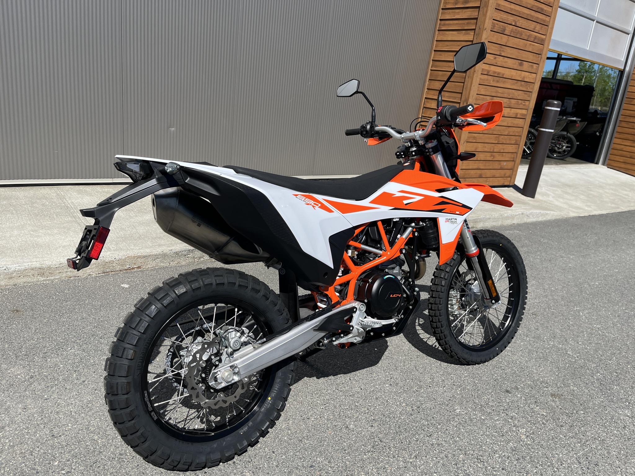 2026 KTM 690 ENDURO R thumbnail 3