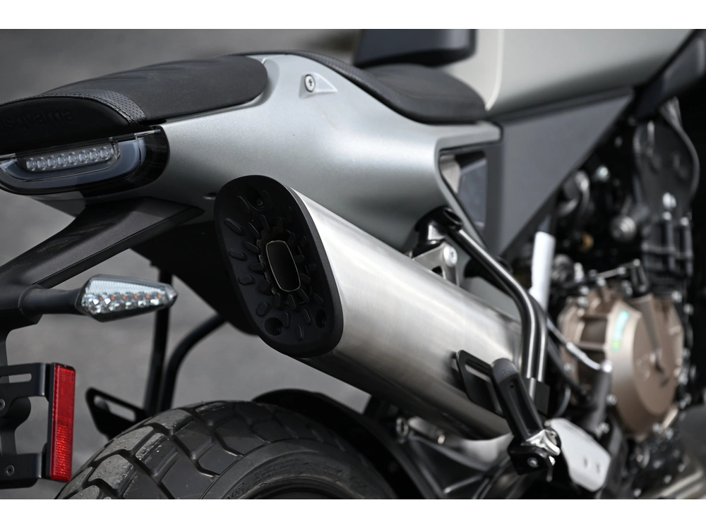 2027 Husqvarna Svartpilen 801 alt