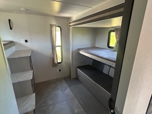 2023 Wildwood Platinum 32bhds alt