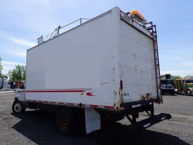 Ford E-450 2004