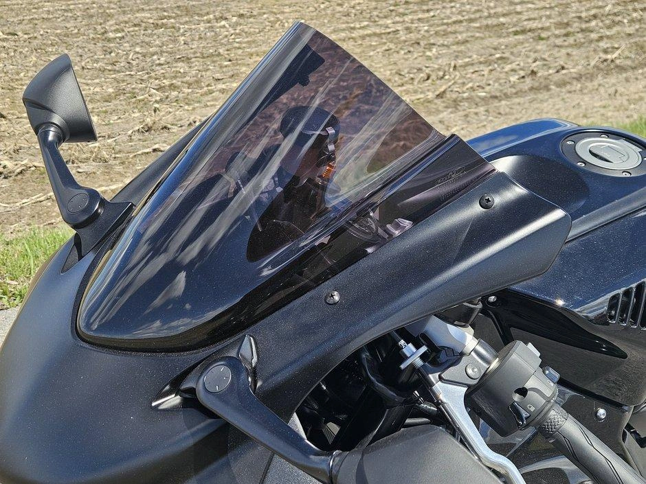 2025 Yamaha R7 alt