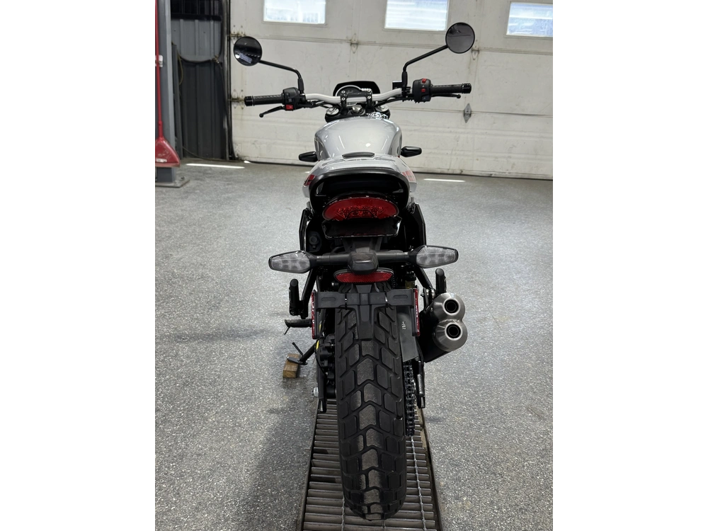 2027 Triumph Tracker 400 Argent alt