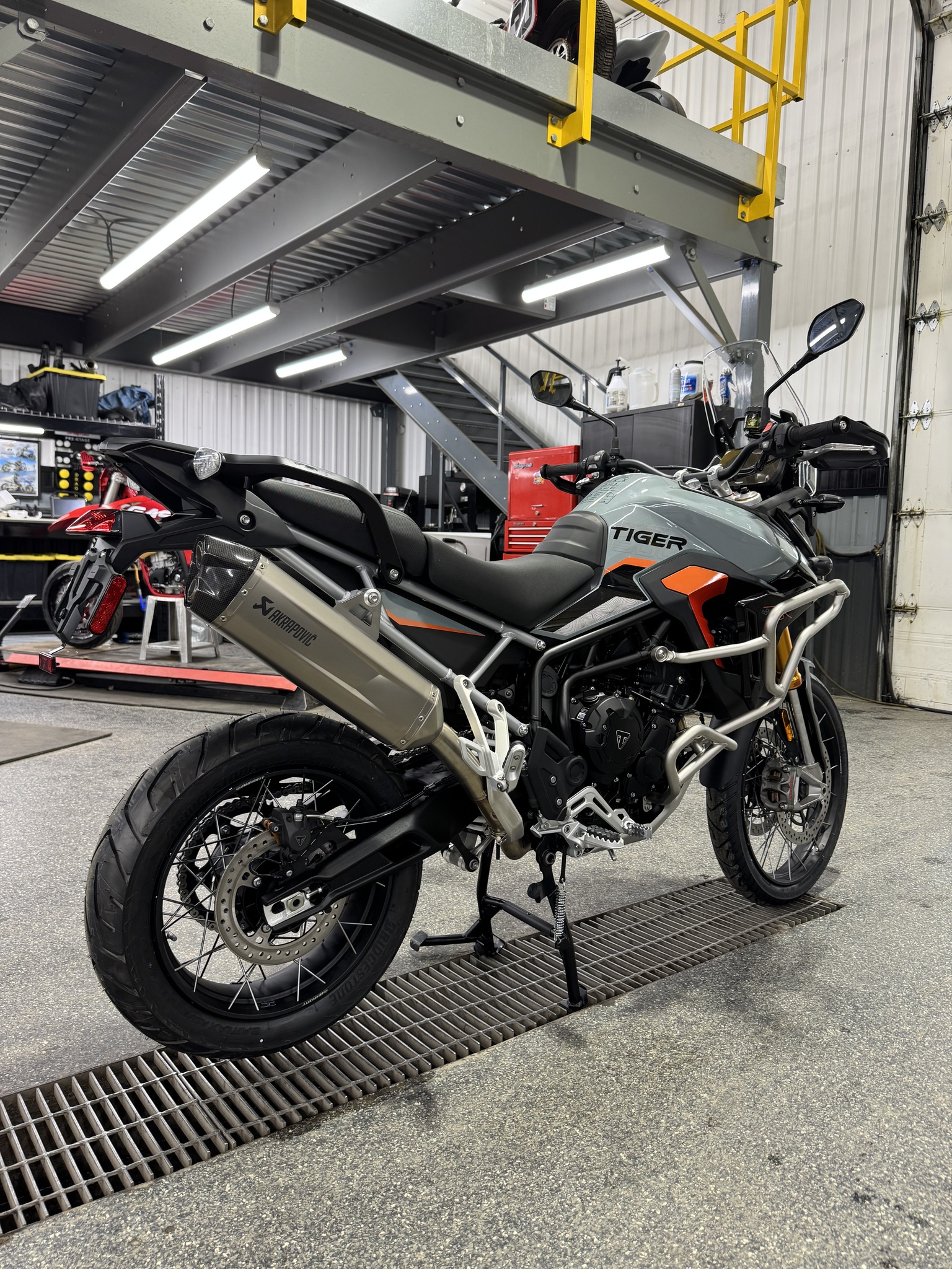 2026 Triumph TIGER 900 DESSERT thumbnail 2