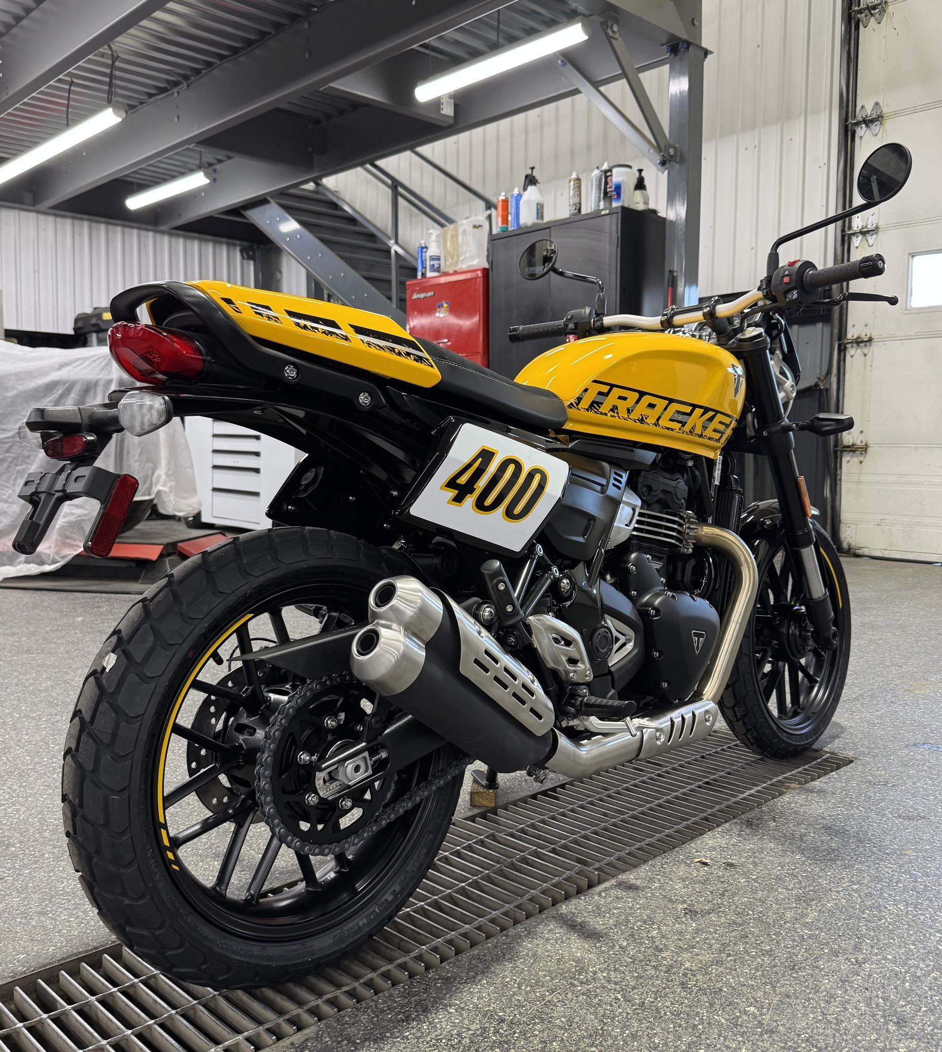 2027 Triumph TRACKER 400 JAUNE thumbnail 2