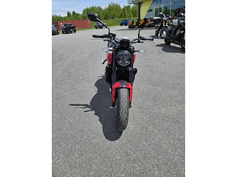 Triumph TRIDENT 660 2025