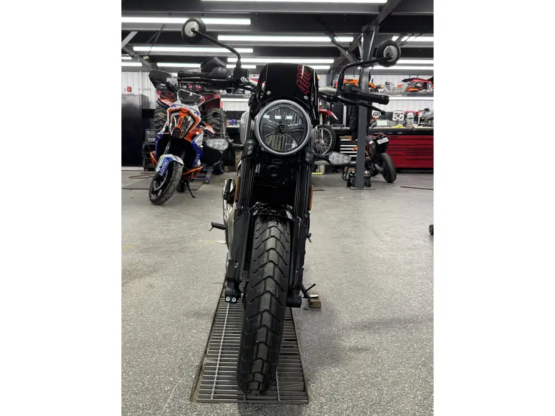 2027 Triumph TRACKER 400 ARGENT