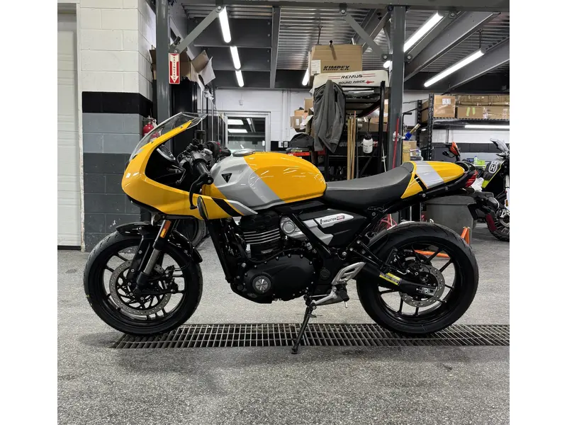 2026 Triumph THRUXTON 400 JAUNE