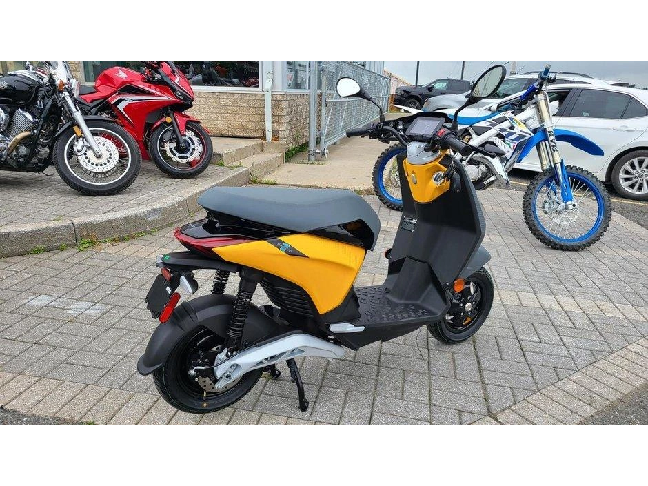 Piaggio 1 Active 2022 alt