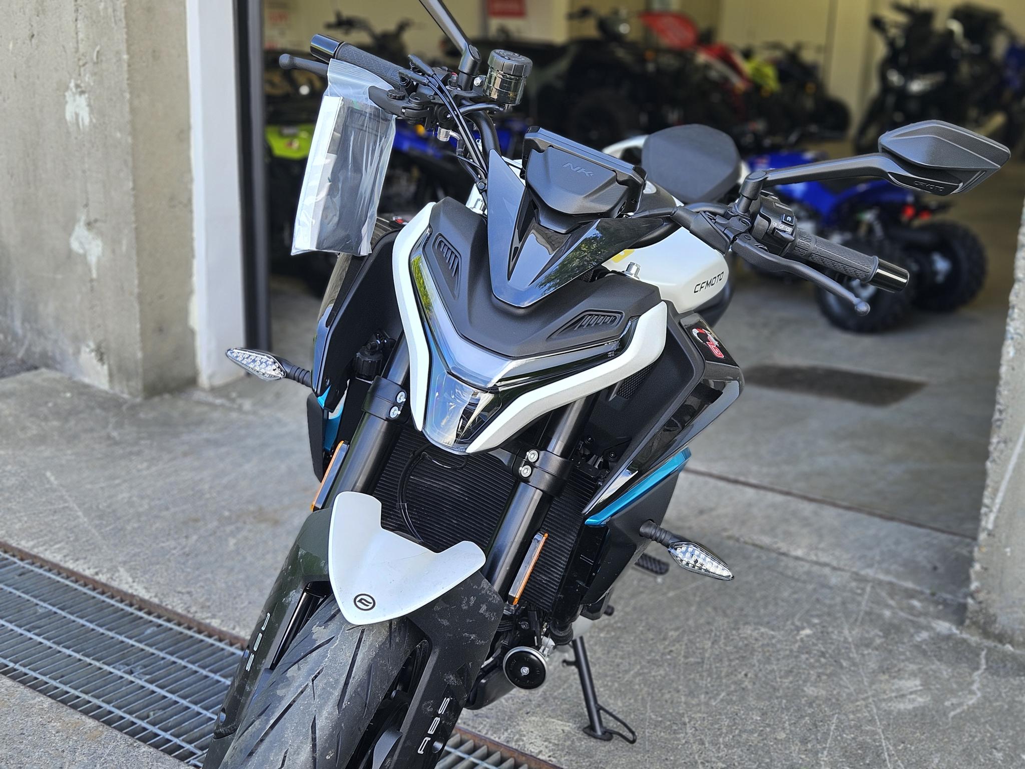 2026 CFMOTO CF Moto 675NK thumbnail 3