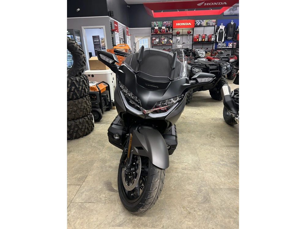 2026 Honda 2026 Honda Gold Wing Silver alt
