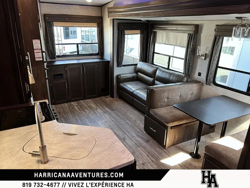 2018 Arctic Wolf 255DRL4-75