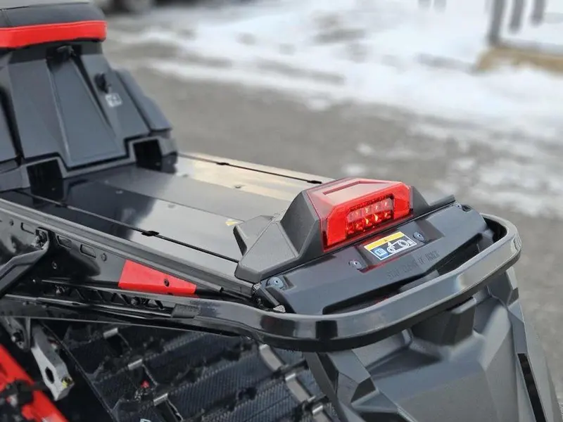 Polaris PATRIOT BOOST INDY VR1 137 DYNAMIX 2025