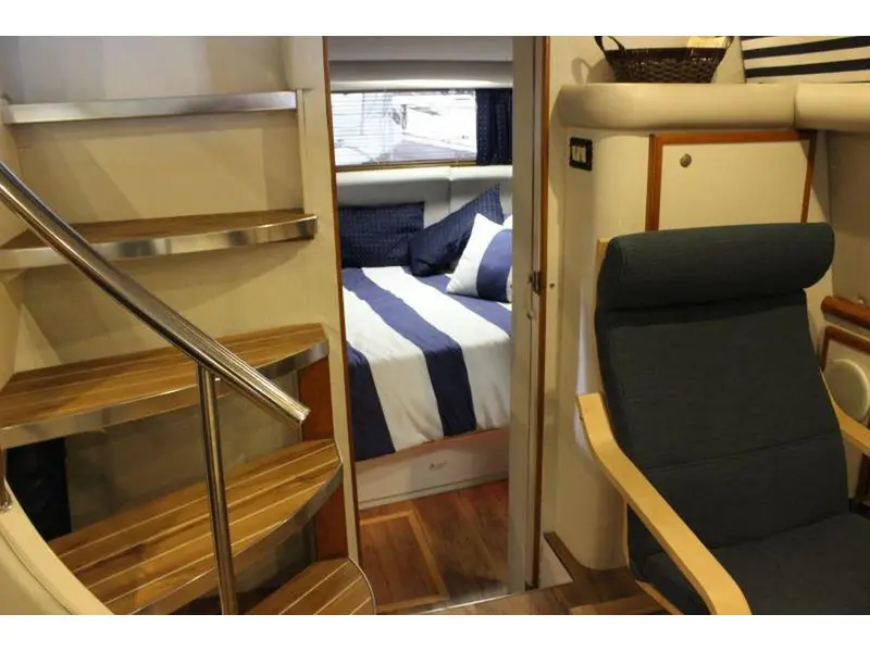 1993 Cruisers Yachts 3850