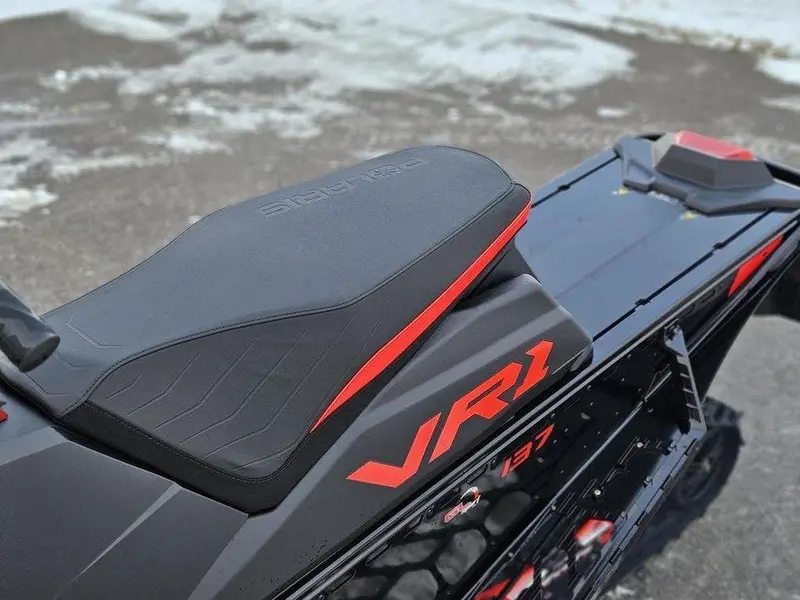 Polaris PATRIOT BOOST INDY VR1 137 DYNAMIX 2025