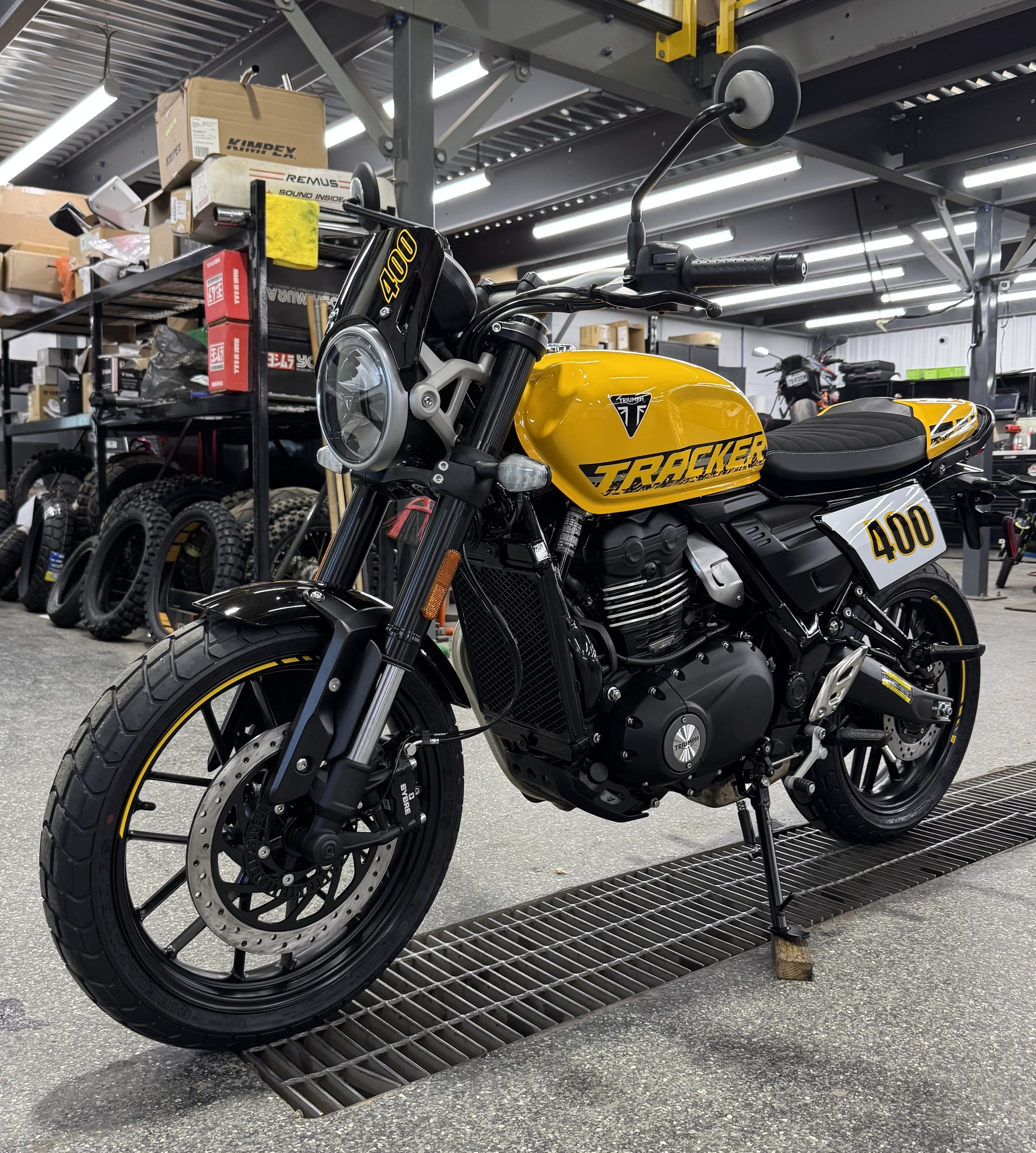 2027 Triumph TRACKER 400 JAUNE thumbnail 6
