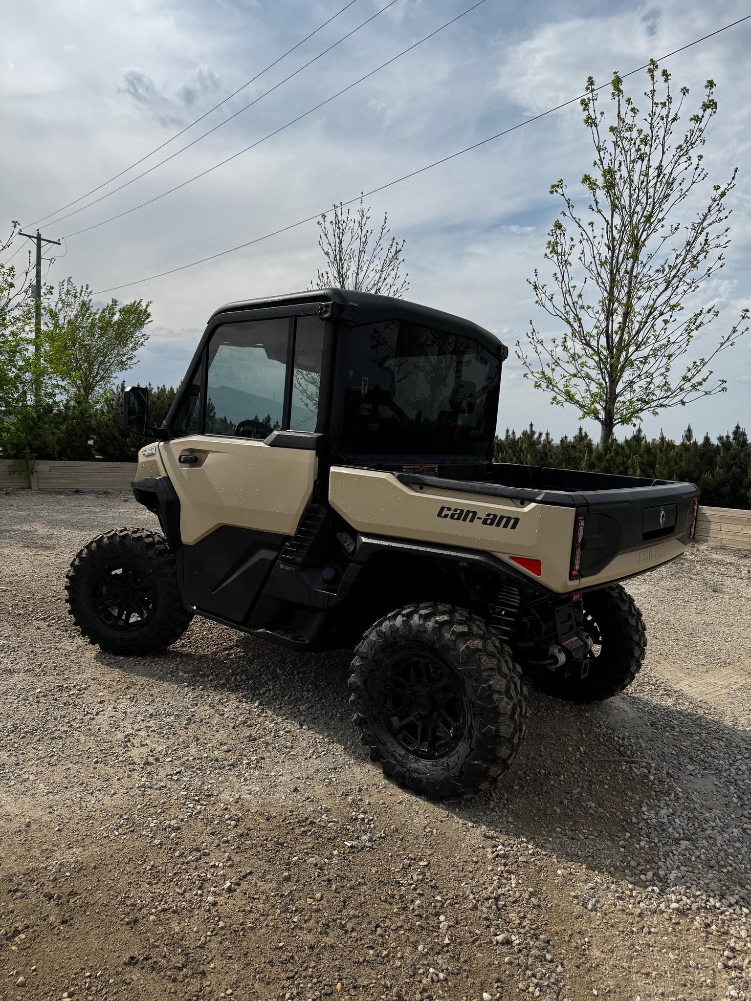 2026 Can-Am DEFENDER LTD HD11 thumbnail 5