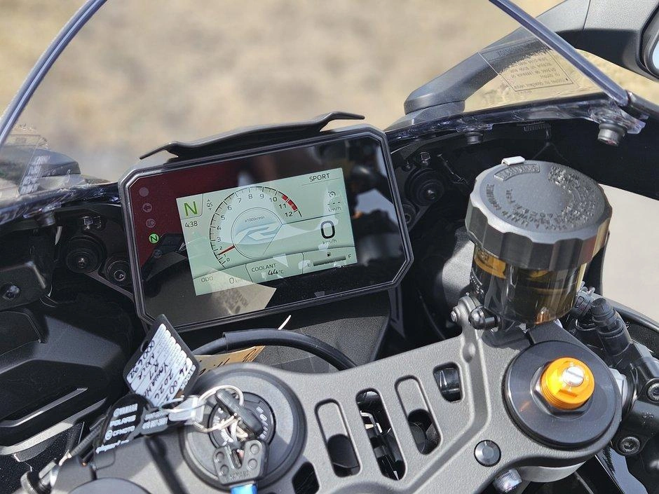 2026 Yamaha R7 alt
