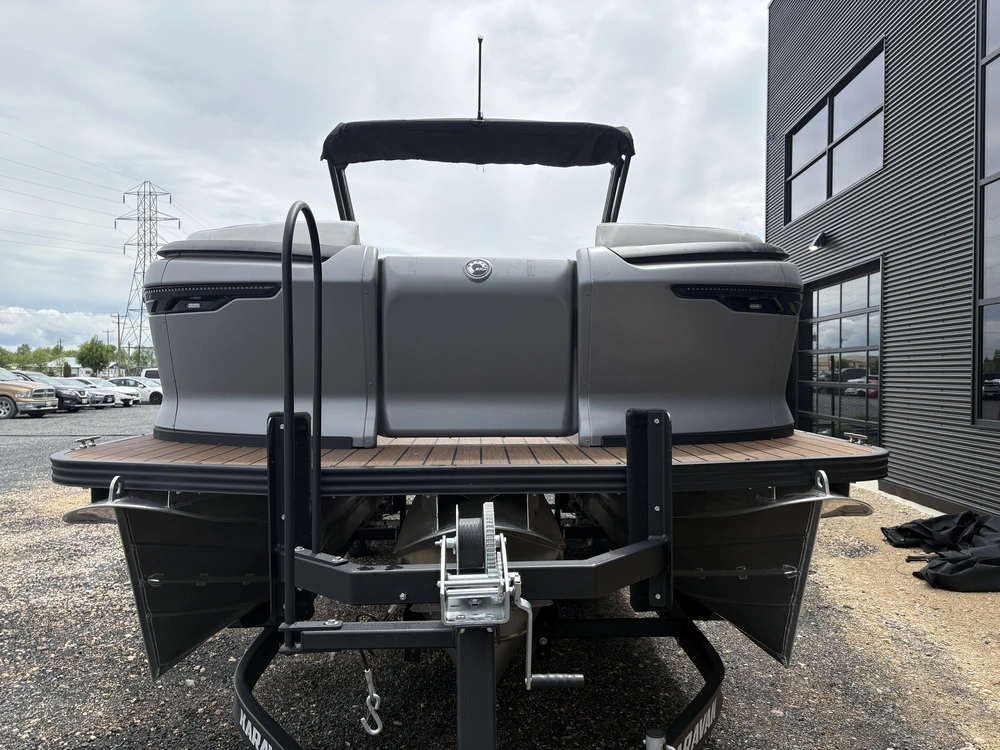 2025 Manitou Explore Switchback 26 Trifold Shp575 alt