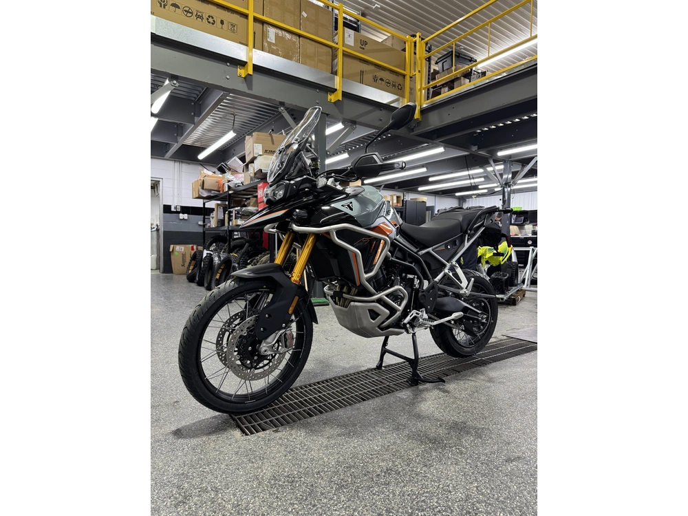 2026 Triumph Tiger 900 Dessert alt