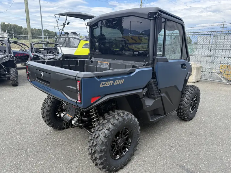 2026 Can-Am DEFENDER LIMITED CAB HD11