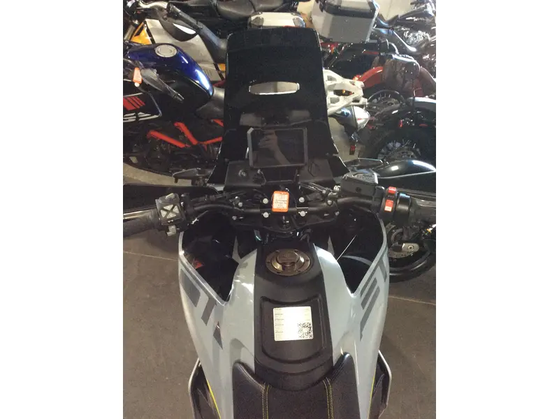 2024 HUSQVARNA NORDEN 901