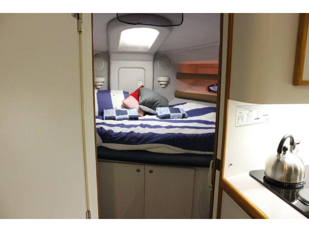 1993 Cruisers Yachts 3850 alt