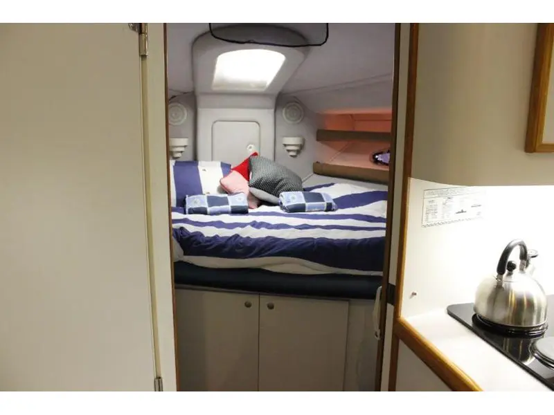 1993 Cruisers Yachts 3850