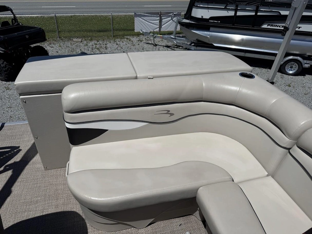2019 Bennington Marine 188 Sv alt