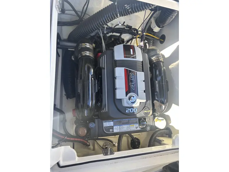 Bayliner UR5