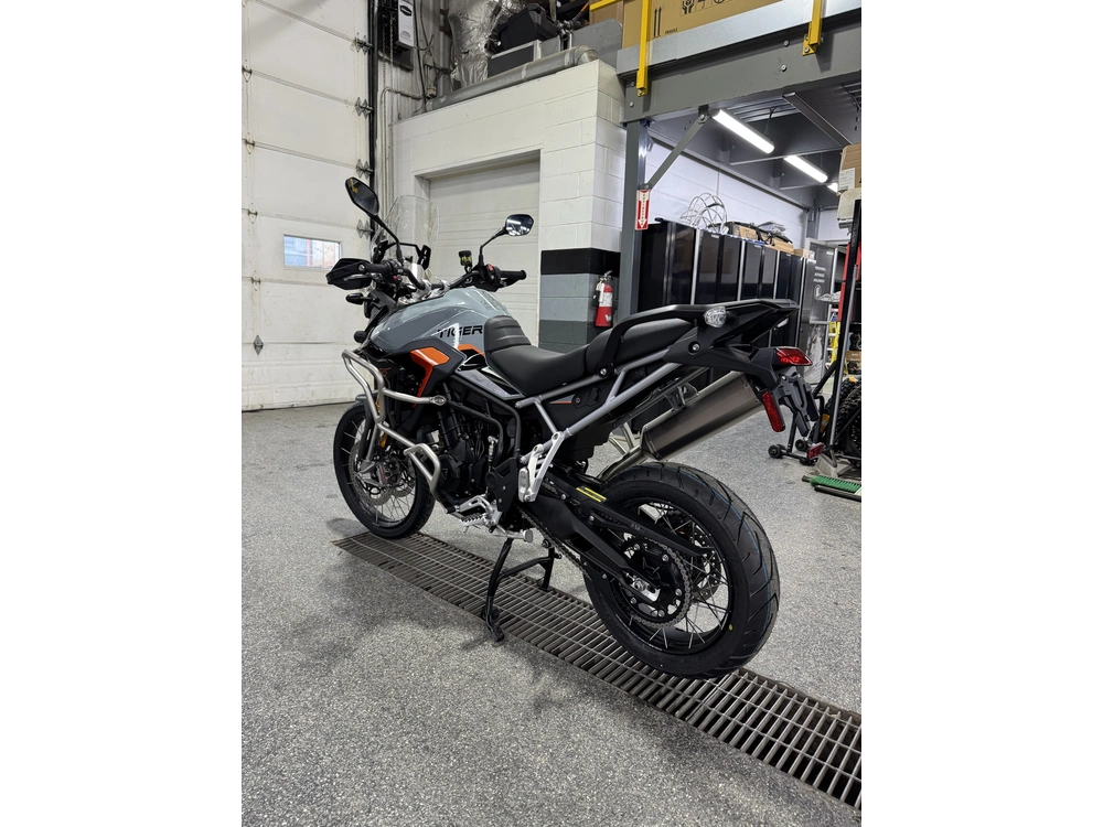2026 Triumph Tiger 900 Dessert alt