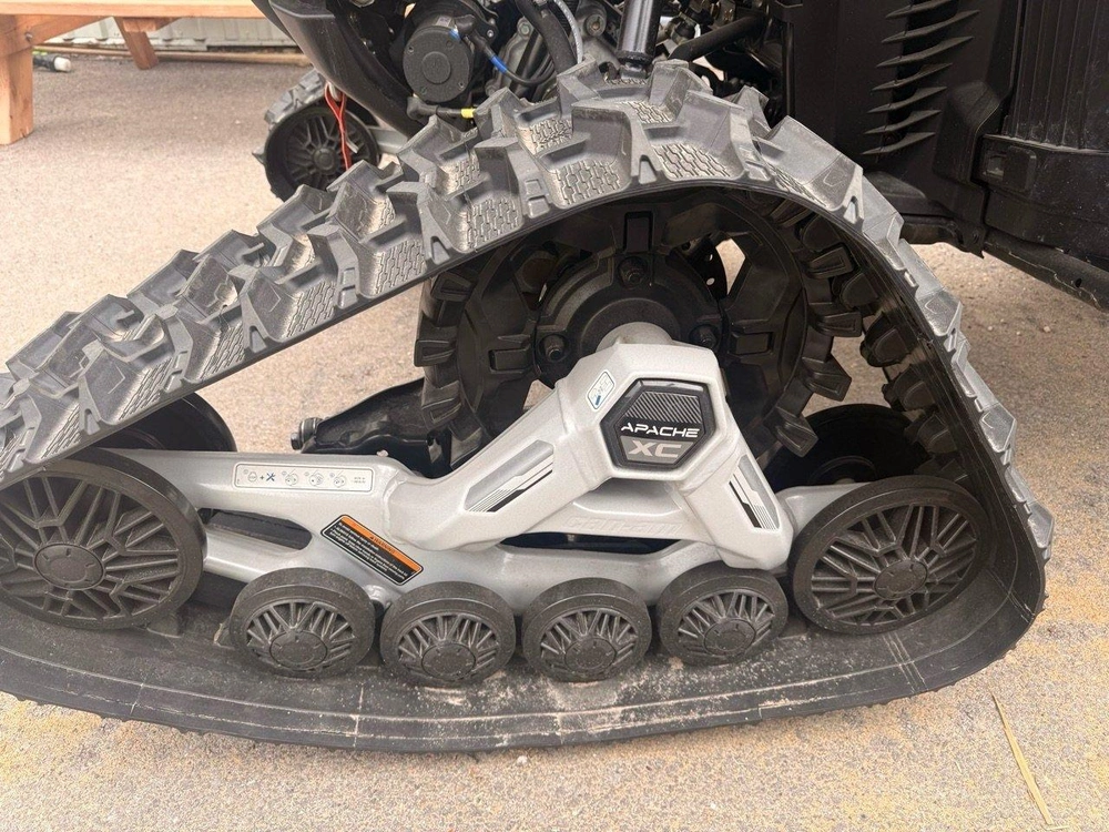 2025 Can-am Chenilles Apache alt