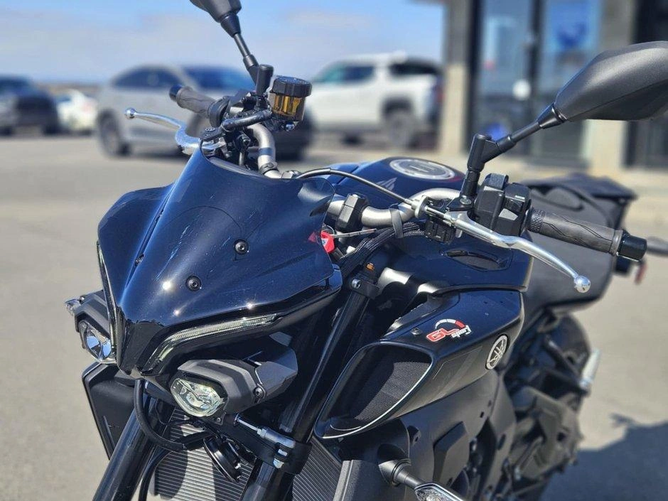 2025 Yamaha Mt-10 alt