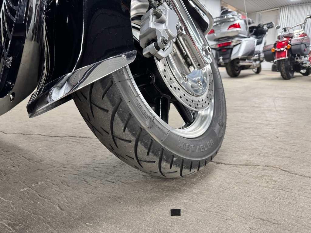 2002 Yamaha XVZ1300 thumbnail 6