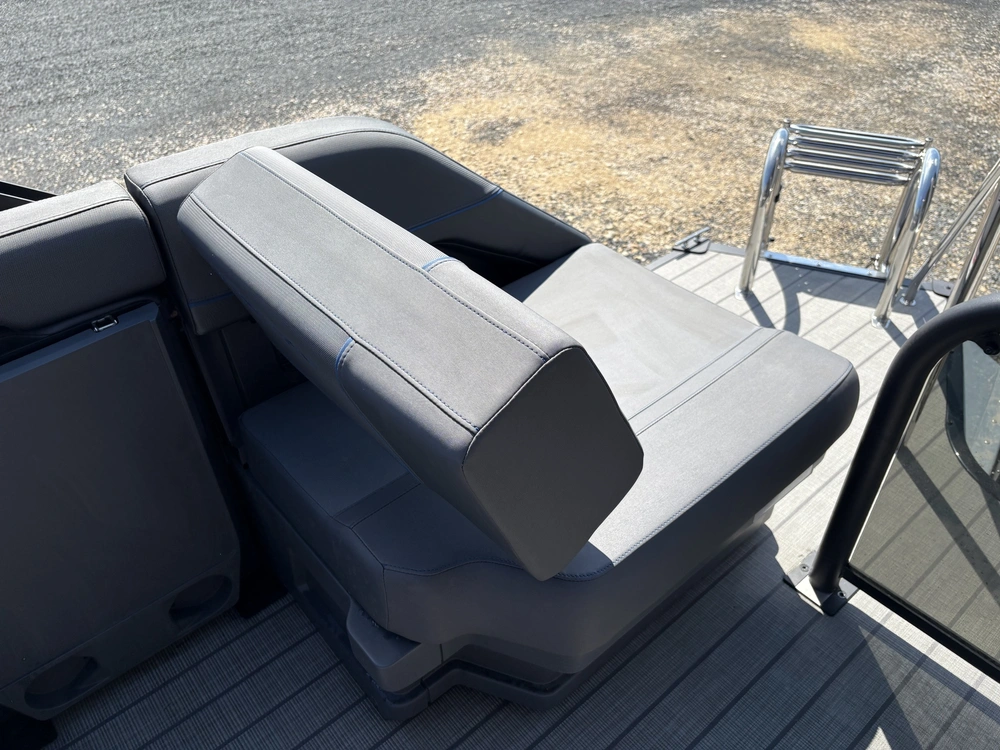 2025 Manitou Explore 24 Switchback Trifold 250 Mercury & Trailer alt