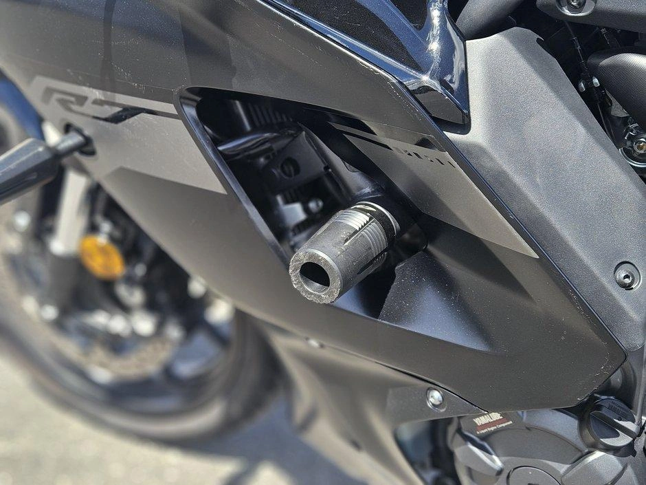 2025 Yamaha Yamaha R7 alt