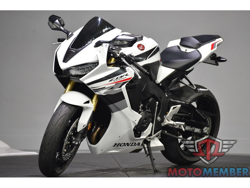 2025 Honda Cbr1000rr alt