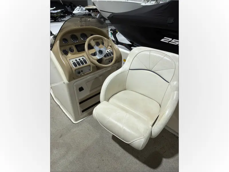 1999 Sea Ray 240 SunDeck