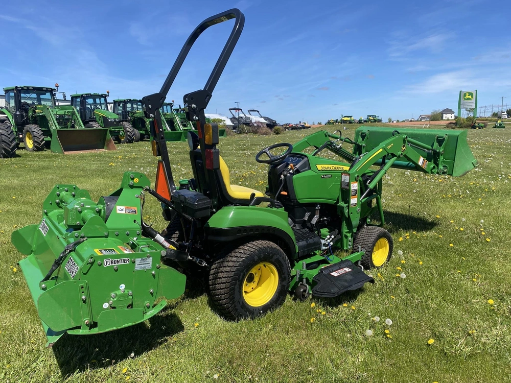John Deere 1023e 2021 alt