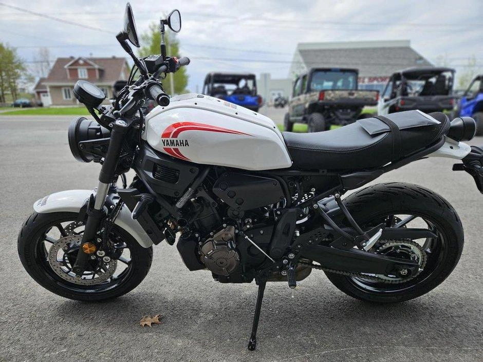 2024 Yamaha Xsr 700 alt