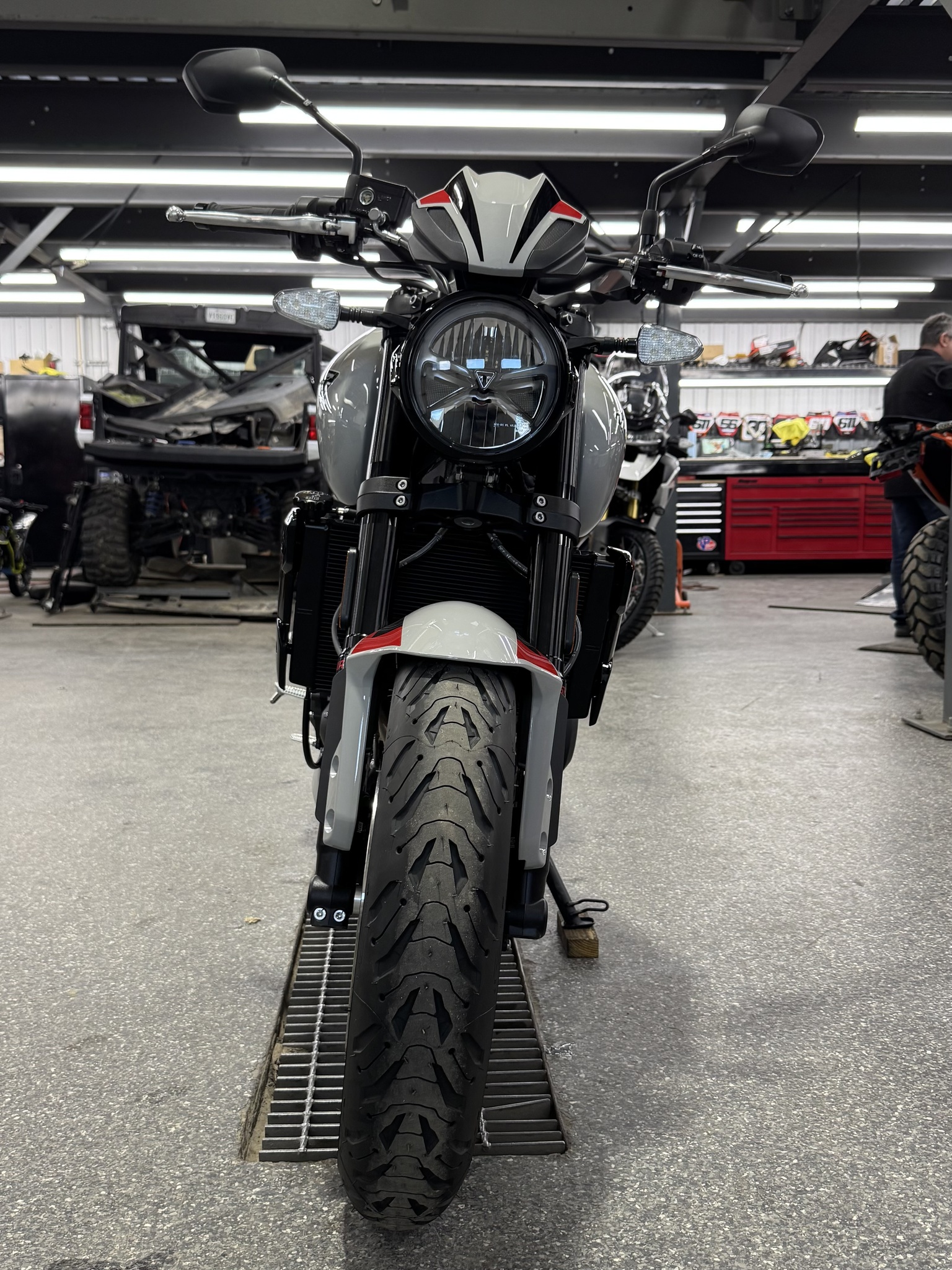 2026 Triumph TRIDENT 800 GRIS thumbnail 7