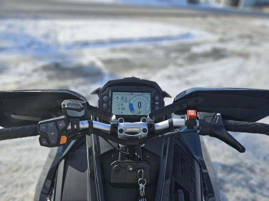 Polaris 850 Switchback Assault 144 E/s 2026 alt