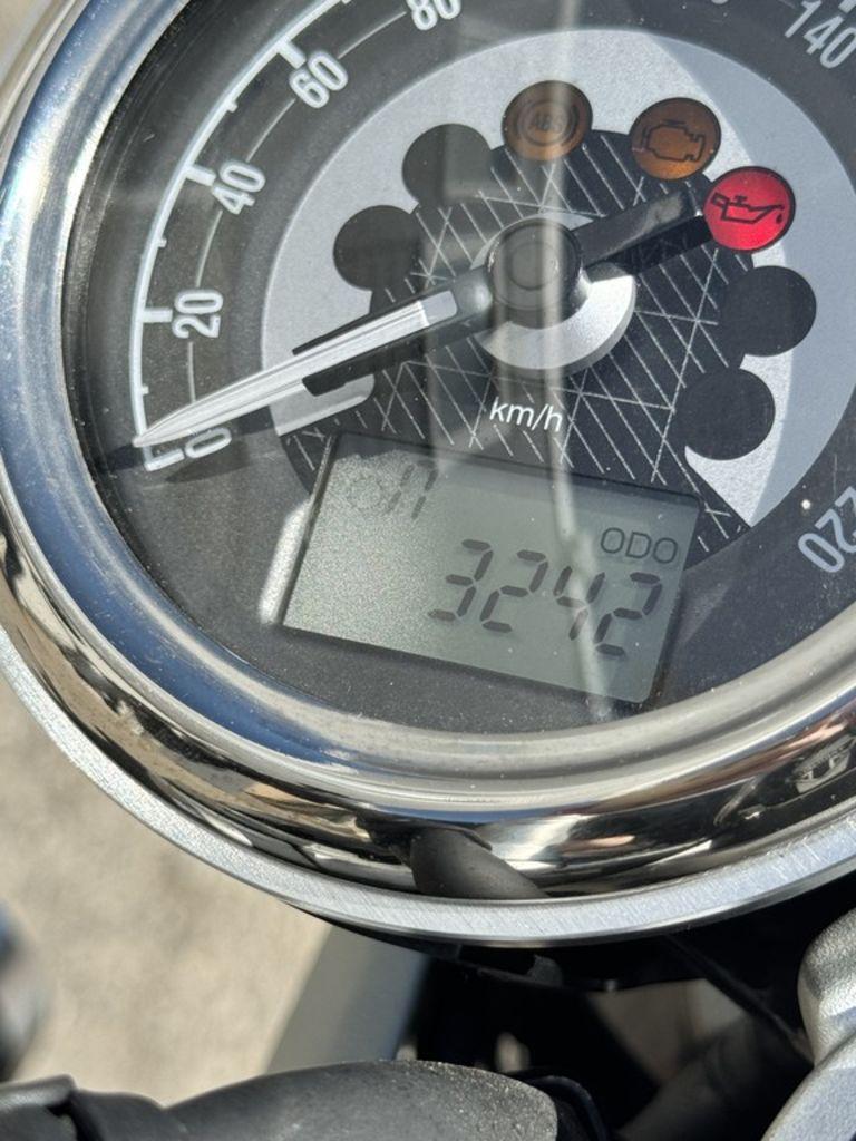 2022 Triumph Speed Twin Jet Black thumbnail 7