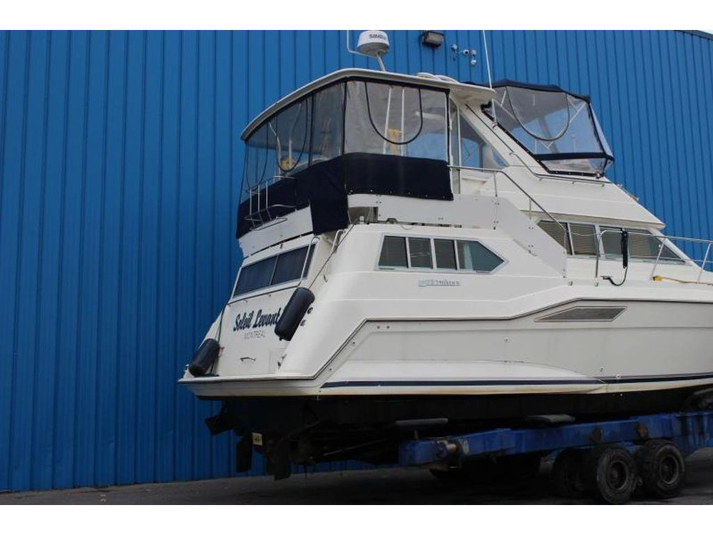 1993 Cruisers Yachts 3850 alt