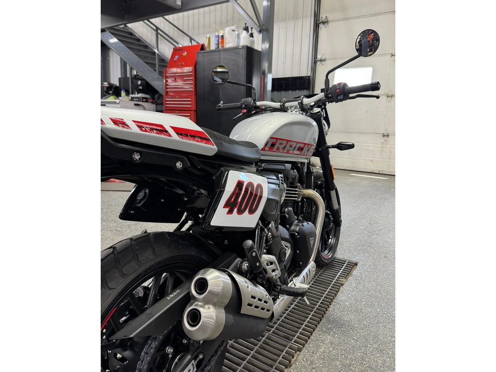 2027 Triumph Tracker 400 Argent alt