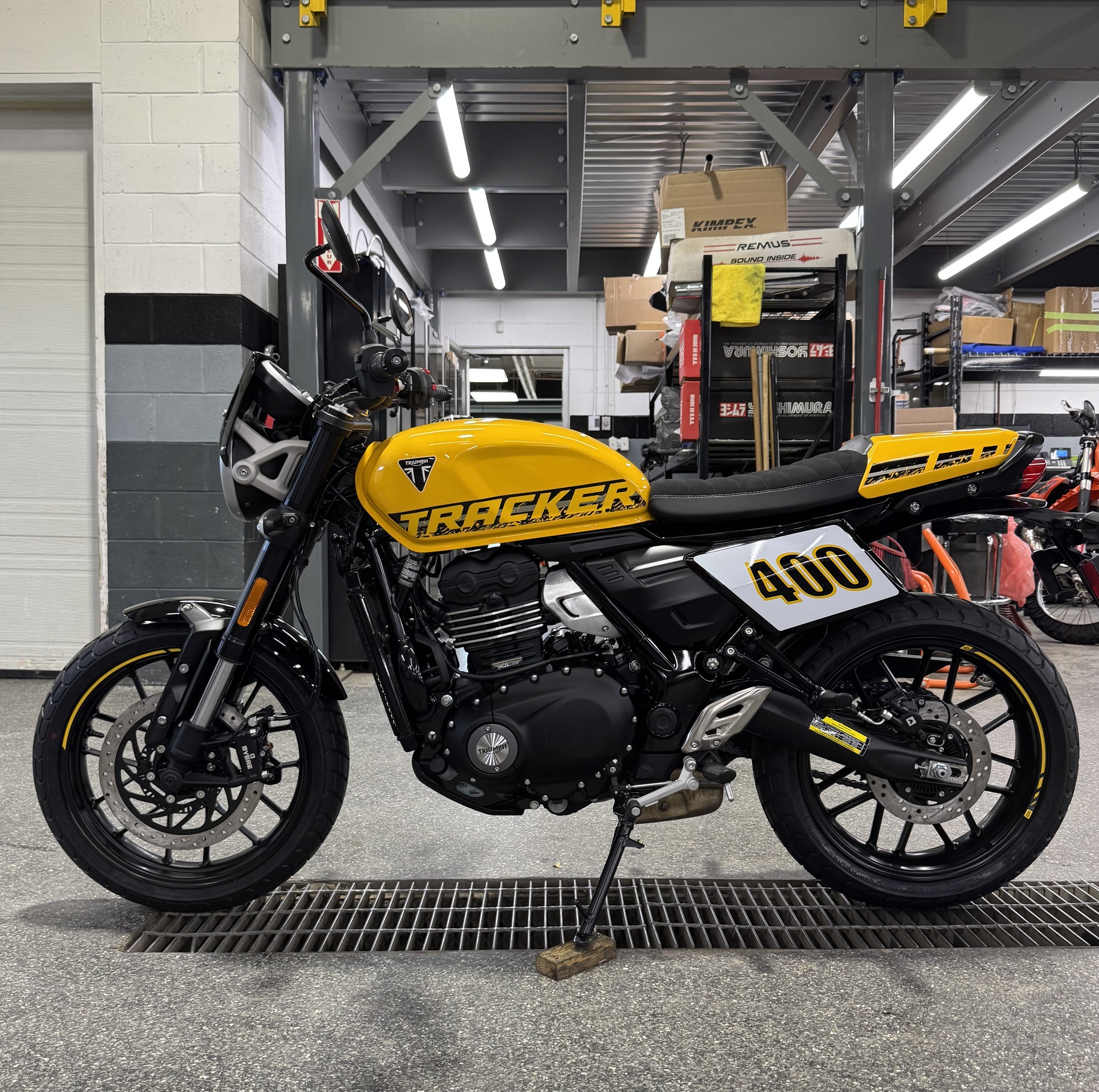2027 Triumph TRACKER 400 JAUNE thumbnail 5