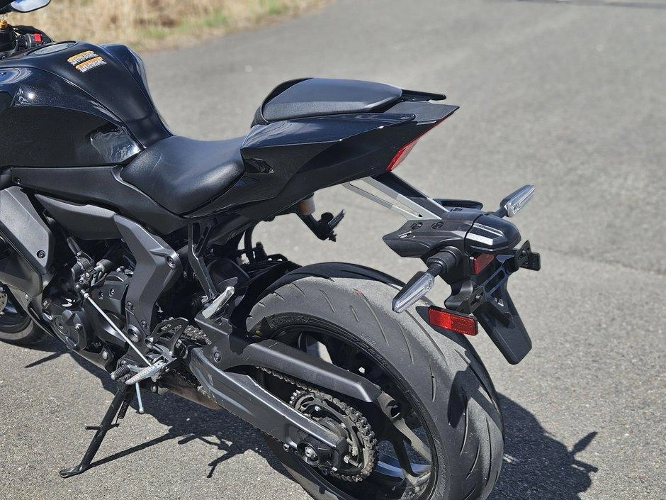 2025 Yamaha Yamaha R7 alt
